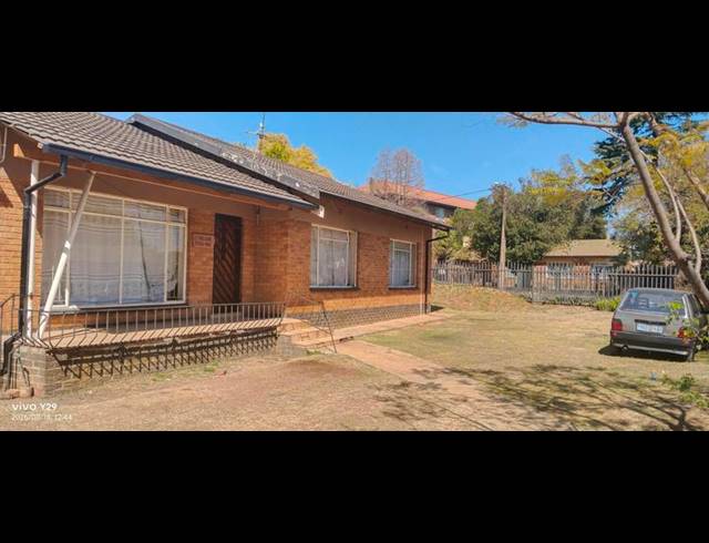 4 BEDROOM HOUSE FOR SALE IN KEMPTON PARK EXT 04
